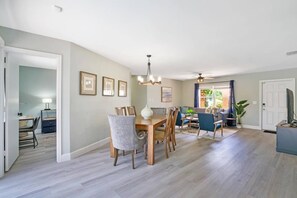 Interior - Casa Boca - Perfect Florida Getaway with Large Heated Saltwater Pool (Boca Raton)