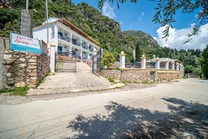 Exterior - "Captain Spiros Studios" with Sea View, Balcony, Air Conditioning & Wi-Fi (Corfu)