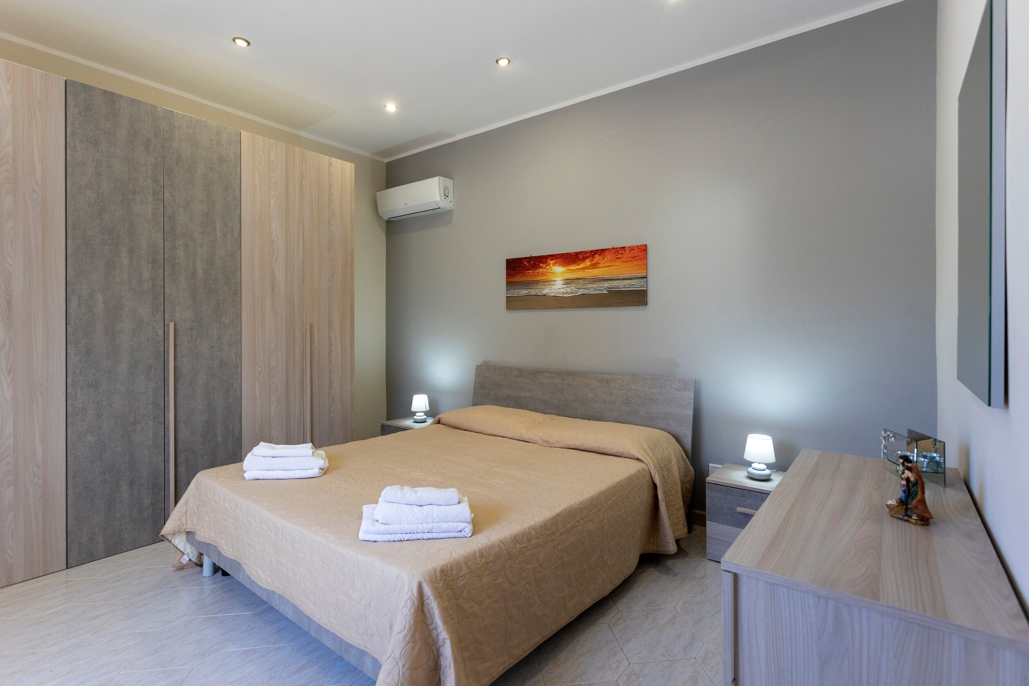 2 bedrooms, iron/ironing board, bed sheets