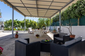 Terrace/patio - Holiday Home 'Bandiera Blu' near the Beach with A/C, Terrace & Garden (Menfi)