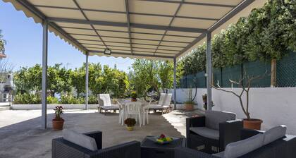 Holiday Home 'Bandiera Blu' near the Beach with A/C, Terrace & Garden