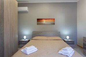 2 bedrooms, iron/ironing board, bed sheets