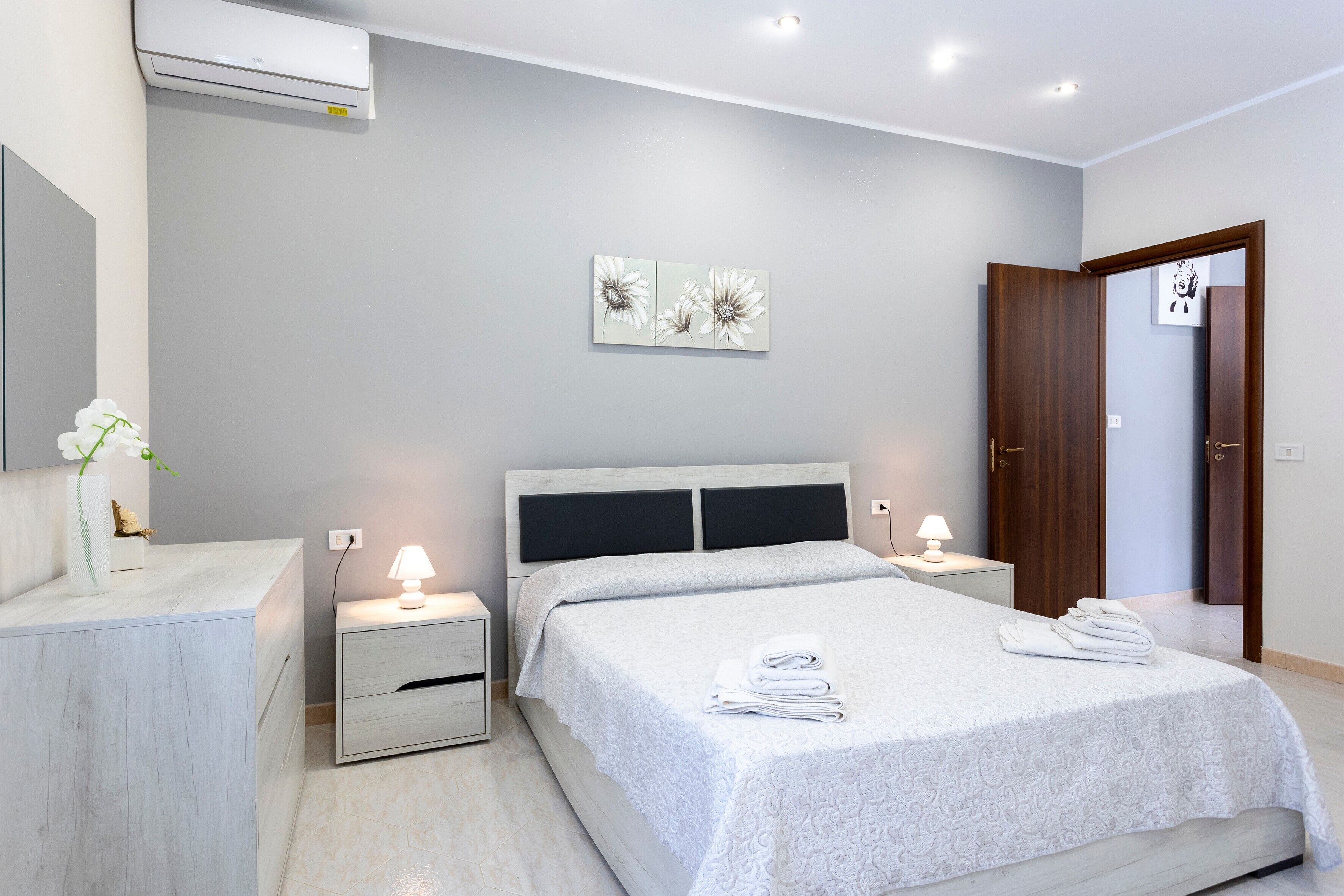 2 bedrooms, iron/ironing board, bed sheets