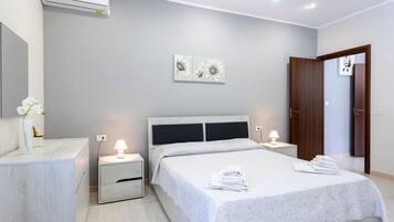 2 bedrooms, iron/ironing board, bed sheets