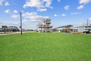 Exterior - Short Walk to Beach, Ocean/Bay Views, Arcade NFL Blitz (Galveston)