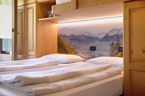 2 室のベッドルーム、WiFi (無料)、ベッドシーツ
