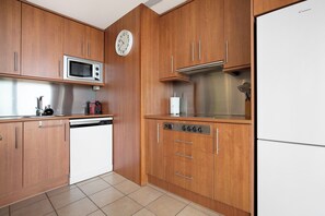 Refrigerador, microondas, parrilla de estufa y lavavajillas 