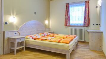 1 bedroom, WiFi (free), bed sheets
