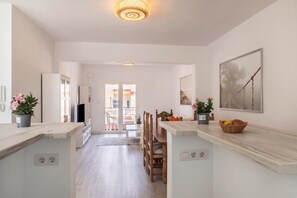 Dining - Vacation Home 'Apartment City Lounge' with Wi-Fi & Balcony (Santa Cruz de Tenerife)