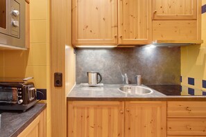 Fridge, microwave, stovetop, dishwasher - Holiday Apartment 'Iride Villa Nordica' near Ski Slopes with Wi-Fi (livigno)