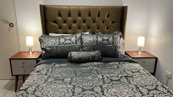 1 slaapkamer, een strijkplank/strijkijzer, wifi, beddengoed