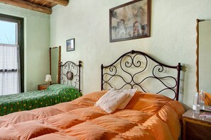 4 chambres, fer et planche à repasser, accès au Wi-Fi (inclus)