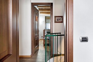 Interior - Vacation Home 'Casa Vacanze il Ginepro' with Garden & Wi-Fi (SINIO)