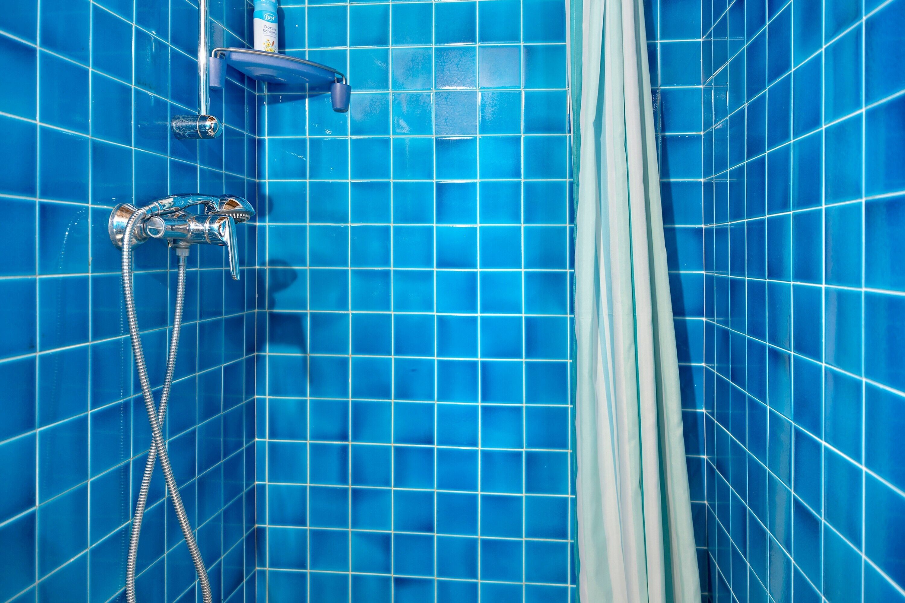 Dusch, hårtork och handdukar