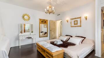 7 bedrooms, iron/ironing board, free WiFi, bed sheets