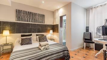 7 bedrooms, iron/ironing board, free WiFi, bed sheets