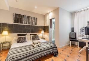 7 chambres, fer et planche à repasser, Wi-Fi gratuit, draps fournis