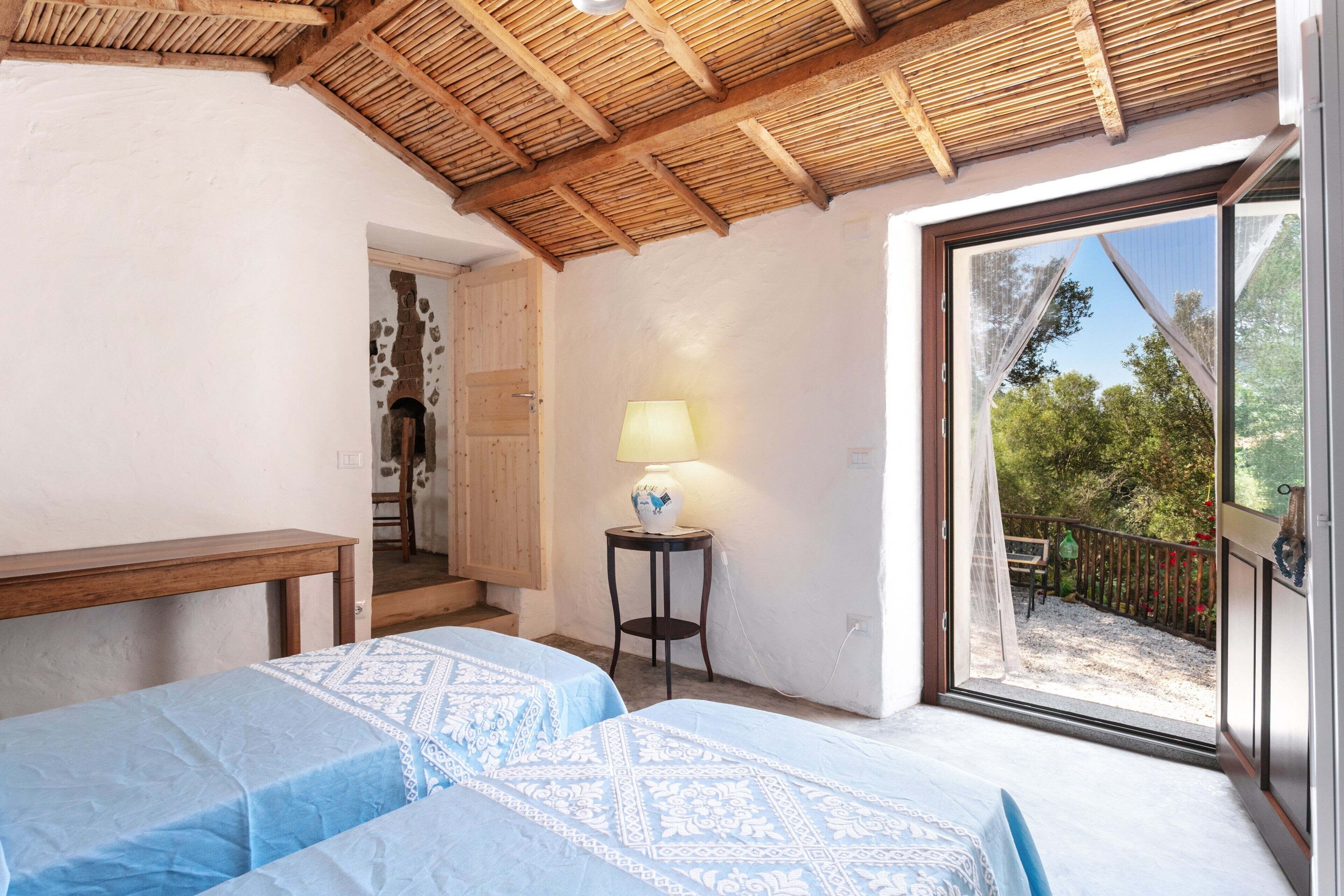 2 soverom, strykejern/-brett og sengetøy