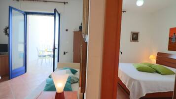 1 Schlafzimmer, BĂŒgeleisen/BĂŒgelbrett, kostenloses WLAN, BettwĂ€sche