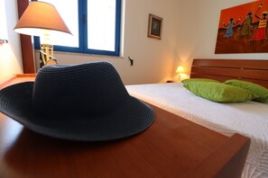 1 habitación, tabla de planchar con plancha, wifi gratis y ropa de cama 