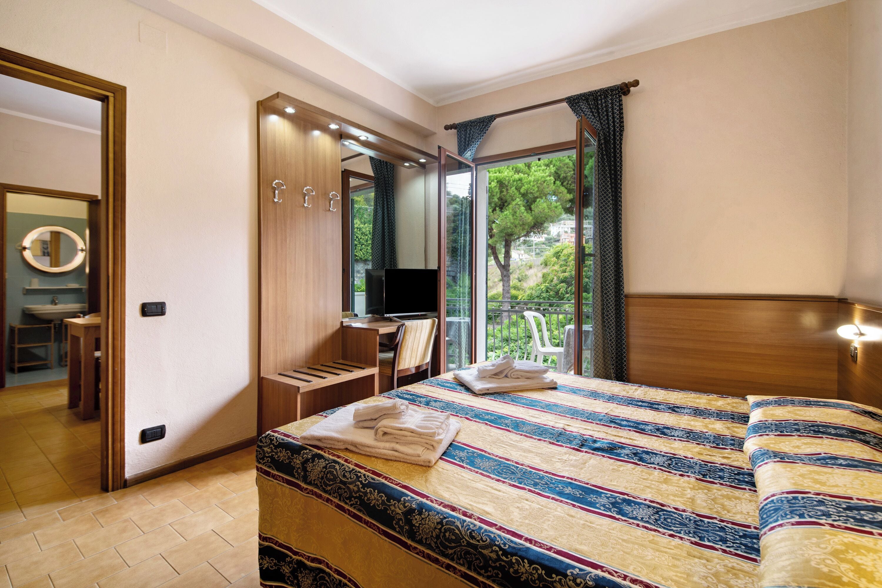 1 camera, Wi-Fi gratuito, lenzuola