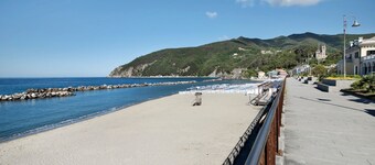 Apartment "Bilocale Moneglia 37" with Shared Pool and Wi-Fi