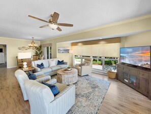 Living room - Player's Club at Sandestin by Destin Getaways (Miramar Beach)