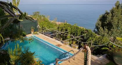 Villa with Sea View Pool, Sea View, Pool and Garden, Pet-Friendly