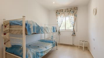 5 slaapkamers, een strijkplank/strijkijzer, gratis wifi, beddengoed