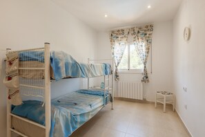 5 slaapkamers, een strijkplank/strijkijzer, gratis wifi, beddengoed