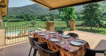 Rural House Mas Plantalech with Pool, Garden & Wi-Fi