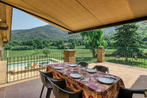 Rural House Mas Plantalech with Pool, Garden & Wi-Fi
