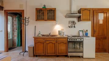 Fridge, stovetop, coffee/tea maker, electric kettle