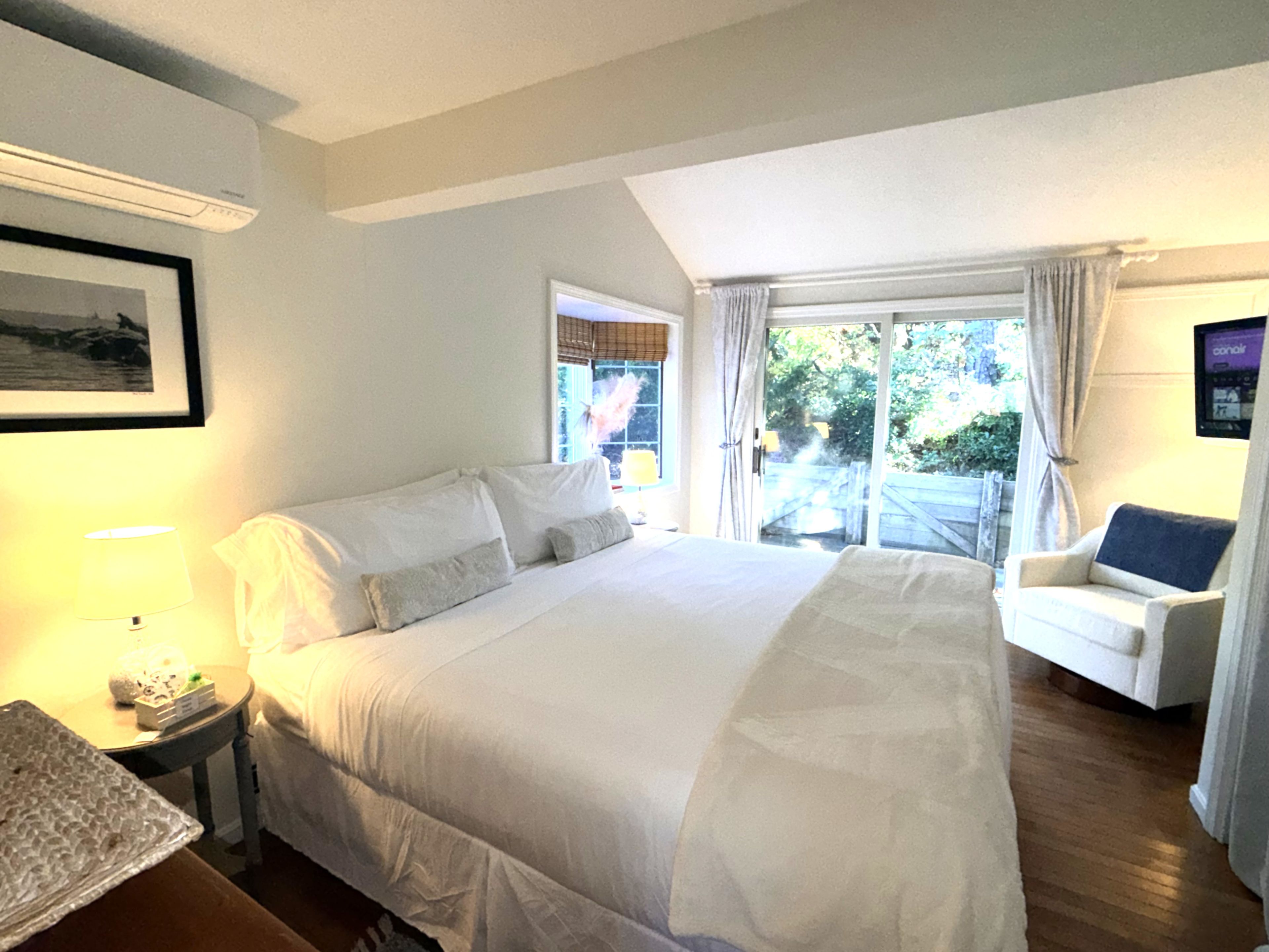 King bed with attached half bath