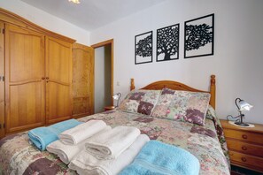 3 bedrooms, free WiFi, bed sheets