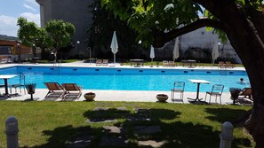 حمام سباحة