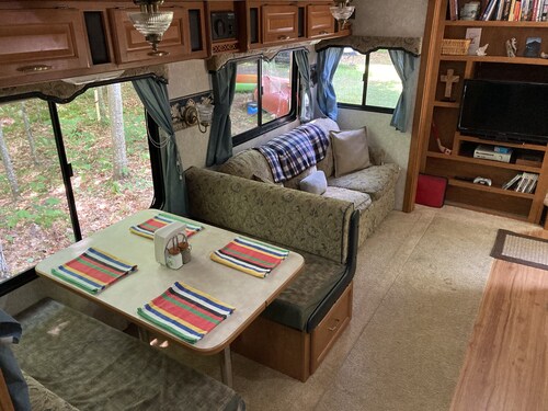 Comfortable Getaway - Adirondack RV