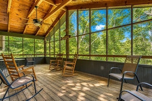 Terrace/patio - Mountain Lake Lodge Pool Table, Hot Tub, $560 FREE tickets each paid day! (Sevierville)