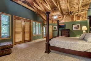 5 bedrooms, iron/ironing board, free WiFi, bed sheets