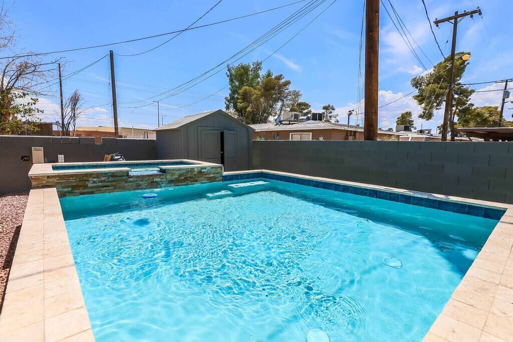 Private and Spacious Villa with Beautiful Pool!