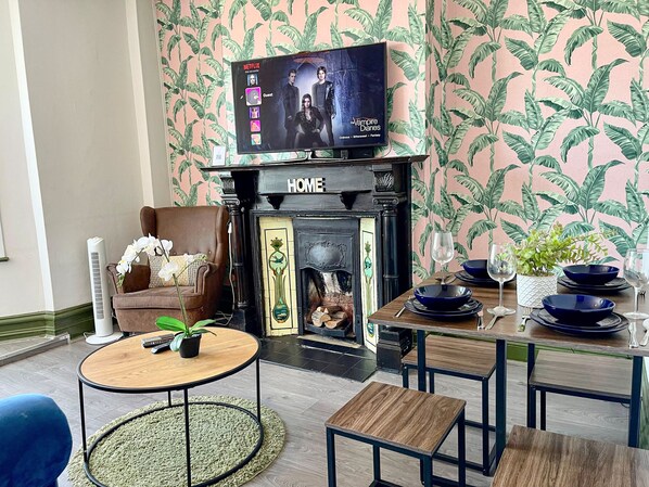 Dining - Cosy 2-Bedroom in Shepherds Bush near Westfield (London)