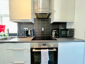Fridge, microwave, oven, coffee/tea maker