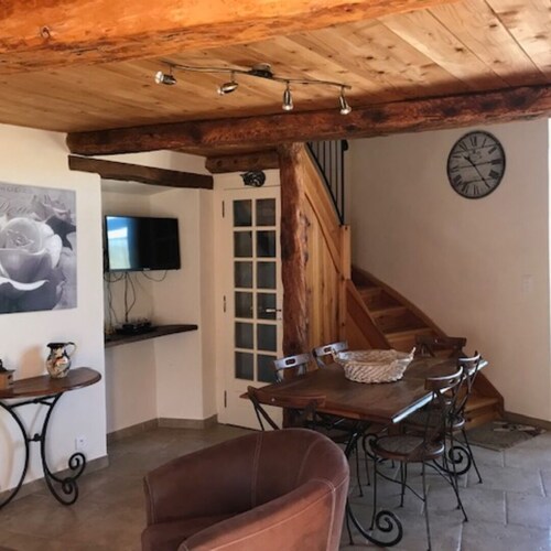 LE THYM - AIR-CONDITIONED VILLAGE HOUSE WITH FREE WIFI