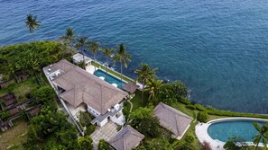 Exterior - Modern Luxury 5 Bdr Ocean front Villa w/ Infinity Pool in Candidasa (Karangasem)