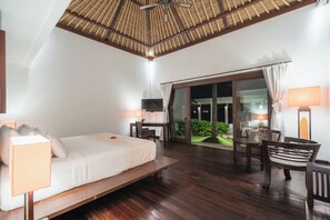 5 bedrooms, in-room safe, desk, free WiFi - Modern Luxury 5 Bdr Ocean front Villa w/ Infinity Pool in Candidasa (Karangasem)