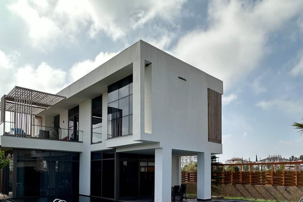 3 bedrooms, premium bedding, Select Comfort beds, individually decorated