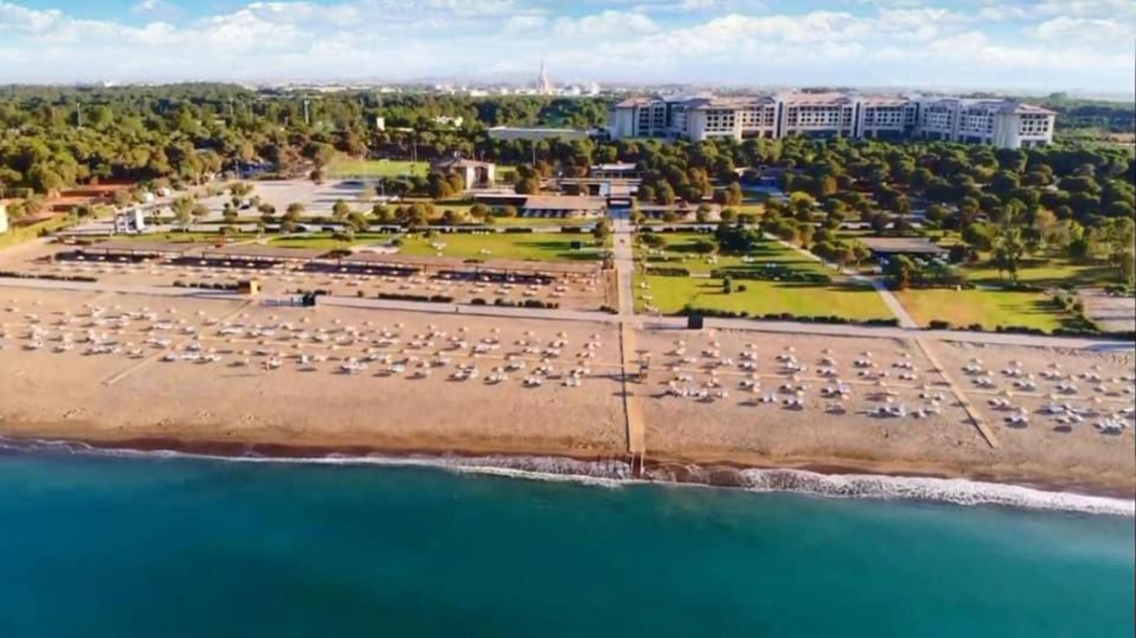 ใกล้ชายหาด, คาบาน่า (ฟรี), เก้าอี้อาบแดด, ร่มชายหาด