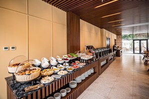 Daily buffet breakfast for a fee