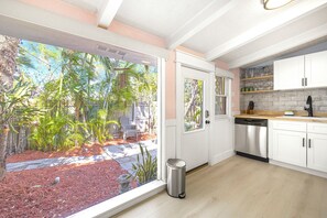 Fridge, microwave, oven, stovetop - Siesta Zen – 2BR Steps to Siesta Key Beach & Village (Siesta Key)