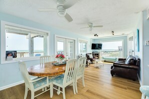 Dining - Home on the Beach + 2 Kayaks and 2 Paddle Boards! (Surfside Beach)